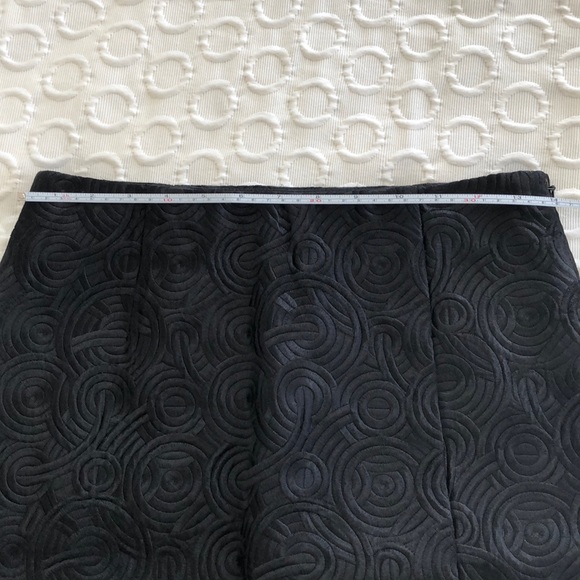 Chic Black Pencil Skirt - Picture 5 of 8